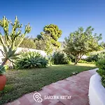 Luisa Villa *